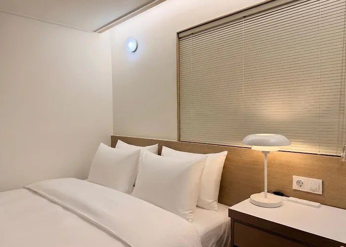 Link B Hotel 2*